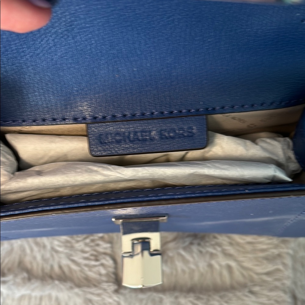 MICHAEL Michael Kors Blue Crossbody Bag with Textured Leather - Picture 3 of 4